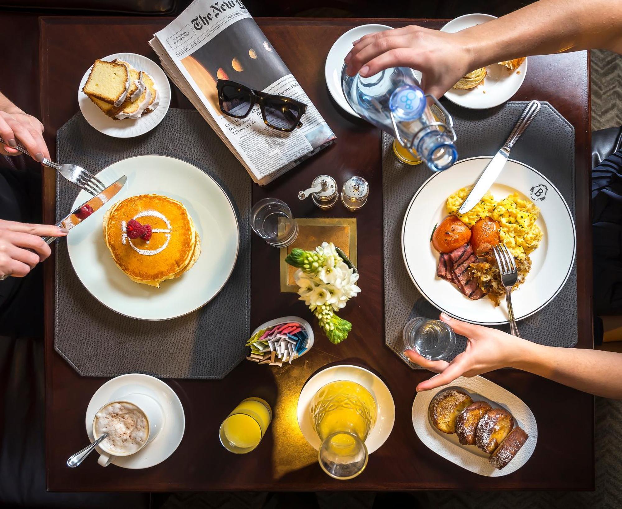Intercontinental New York Barclay Hotel By Ihg Exteriér fotografie A typical breakfast at the restaurant