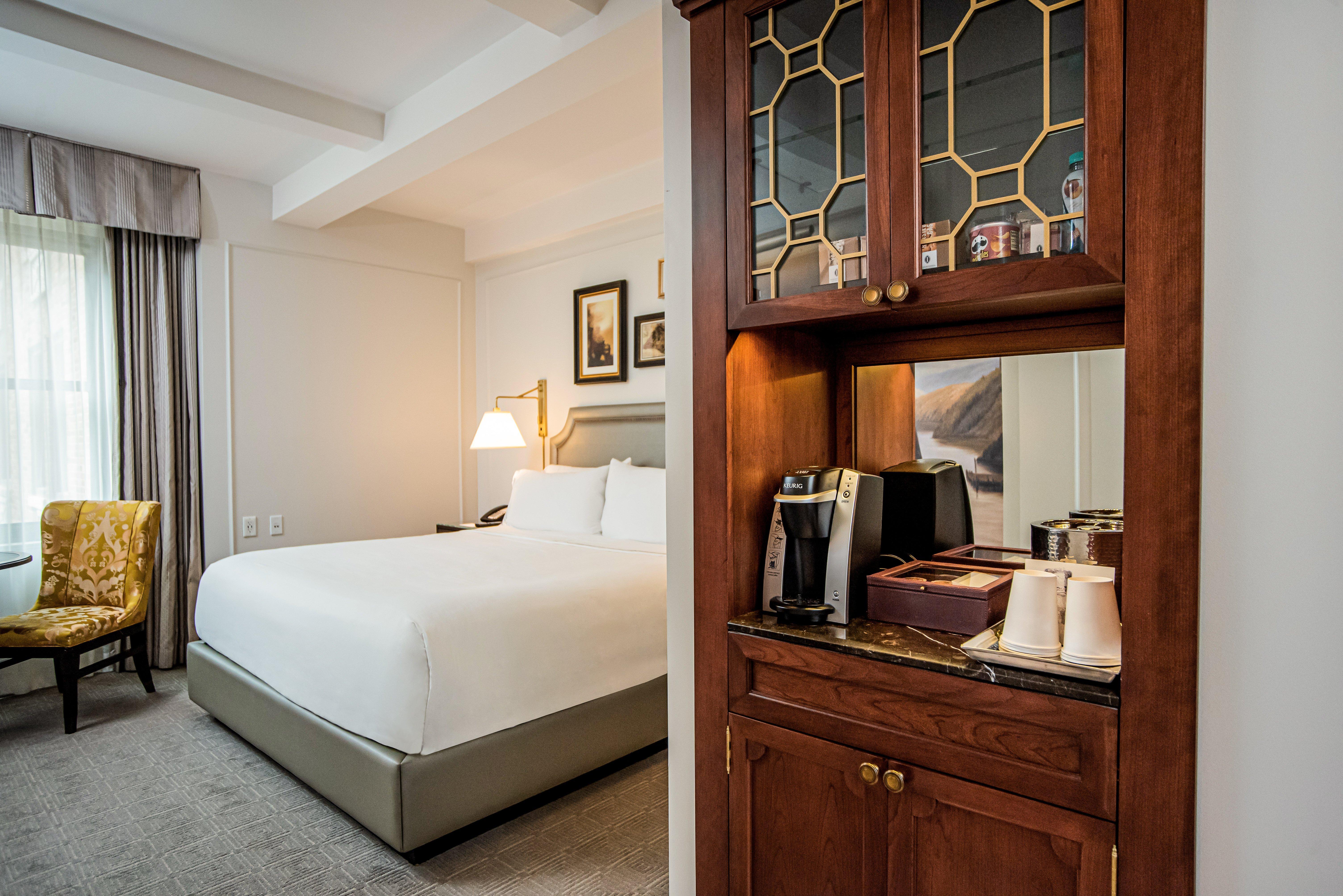 Intercontinental New York Barclay Hotel By Ihg Exteriér fotografie A coffee station in a hotel room