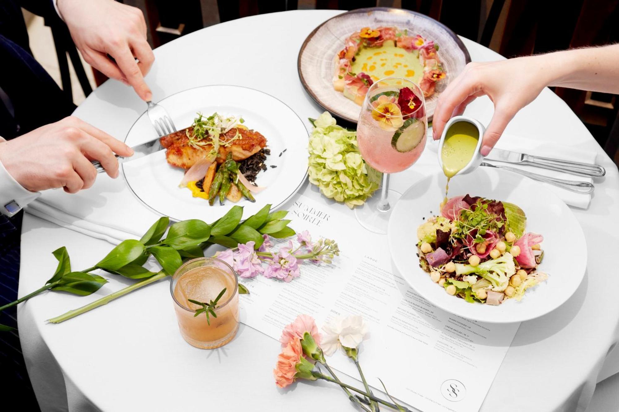 Intercontinental New York Barclay Hotel By Ihg Exteriér fotografie Dishes at the restaurant