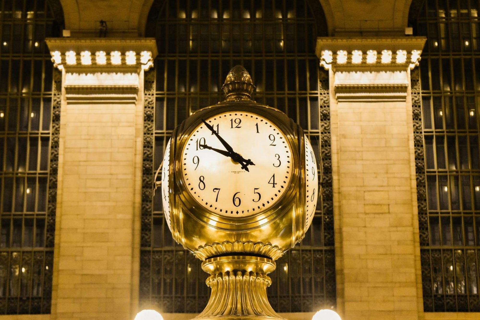 Intercontinental New York Barclay Hotel By Ihg Exteriér fotografie The clock at Grand Central Terminal